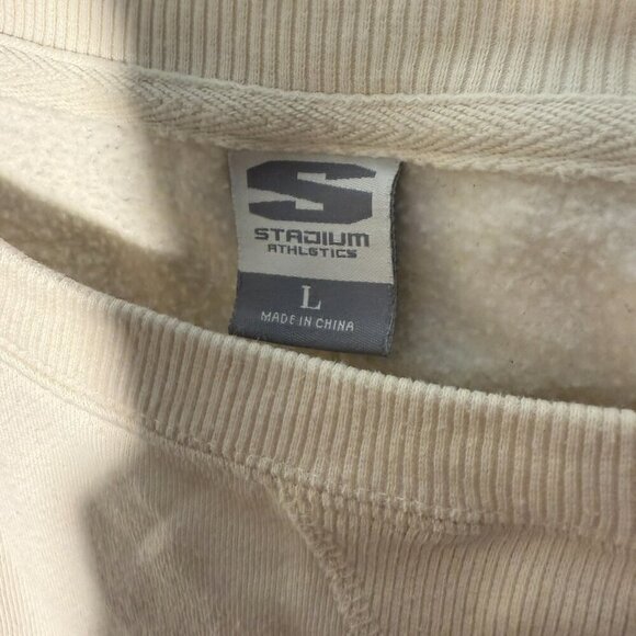 🏈Iowa Hawkeyes🏈 cream colored crewneck sweater - Picture 3 of 3